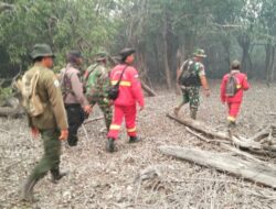 GERAK CEPAT PADAMKAN API, PJ. DANRAMIL BATANG LUPAR BERSAMA PERSONEL GABUNGAN JIBAKU ATASI KARHUTLA DI DESA SEPANDAN