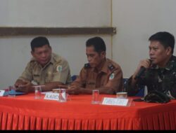 Letkol Laut Riski dari Mabes TNI Sosialisasikan Pencegahan Karhutla di Desa Sungai Abau Kapuas Hulu