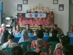 Perkuat Kesiapsiagaan Warga, Tim Penyuluh Karhutla Mabes TNI Brigjen TNI Sain Mustain Sosialisasikan Tanggap Darurat di Desa Melapi Putussibau
