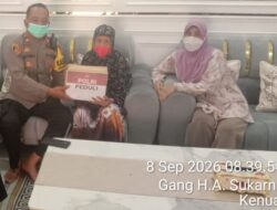 Polsek Nanga Pinoh Polres Melawi Salurkan Bantuan Sosial Pada Lansia Dampak Karhutla