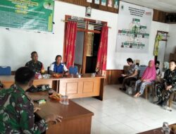 TNI Hadir di Nanga Betung Kapuas Hulu, Edukasi Bahaya Karhutla dan Salurkan Bantuan bagi Warga Terdampak