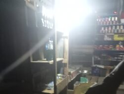 Warga Keluhkan BBM Pertalite Rp20 Ribu Merata di Kios-Kios Pengecer Pusat Kota Kabupaten Melawi, Warga Desak Tim Satgas Pengendalian BBM Bertindak , Pemilik Kios : Kami Beli Dari Para Pengantri SPBU Sudah 18Rb/Ltr