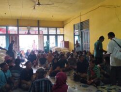 Kuatkan Ketahanan Pangan, Babinsa Koramil 1206-13/Bunut Hulu Hadir dalam Pembagian Bantuan di Desa Temuyuk