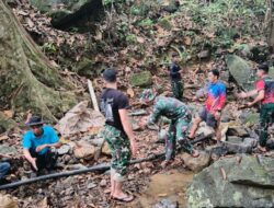 Gotong Royong untuk Kebutuhan Warga, Koramil 1206-03/Batang Lupar Perbaiki Sumber Air Bersih di Desa Sepandan