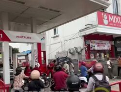 KETAT! 1OKTOBER PEMKAB SINTANG LARANG SPBU LAYANI TANGKI SILUMAN DAN JERIKEN ISI PERTALITE