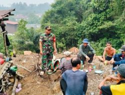 Jaga Hutan, Jaga Kehidupan! Babinsa Batang Lupar Kapuas Hulu Ingatkan Warga Sungai Senunuk Stop Tebang Hutan Sembarangan
