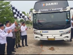 TRAYEK PUTUSSIBAU–KUCHING RESMI DIGELORAKAN, KASDIM 1206/PUTUSSIBAU BERSAMA FORKOPIMDA HADIRI SOFT LAUNCHING DI PLBN BADAU