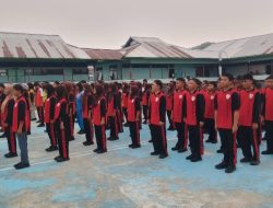 Tanamkan Disiplin! Babinsa Koramil Bunut Hulu Koptu Yasin Latih PBB Siswa SMPN 1 Bunut Hulu