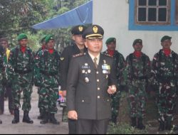 DANDIM 1206/PUTUSSIBAU PIMPIN PROSESI PEMAKAMAN ALMARHUM SERTU SUPARTONO, PENGHORMATAN TERAKHIR PENUH KHIDMAT DAN RASA KEKELUARGAAN