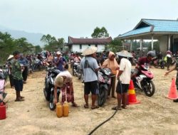 Pastikan BBM Subsidi Tepat Sasaran, Babinsa Batang Lupar Laksanakan Pengamanan di SPBU Lanjak Kapuas Hulu